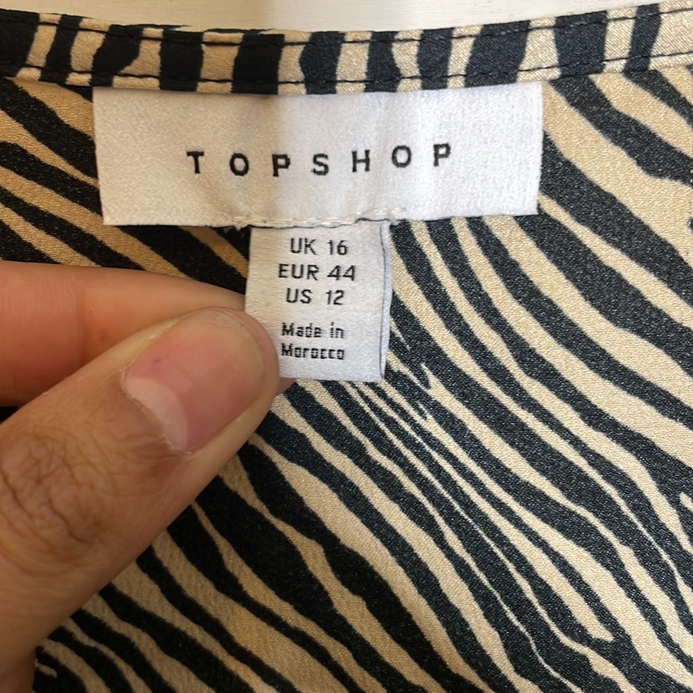 Zebra Crop Button Top - Picture 2 of 4